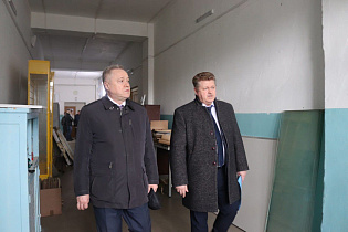 В Барнауле проконтролировали капитальный ремонт в школе №13