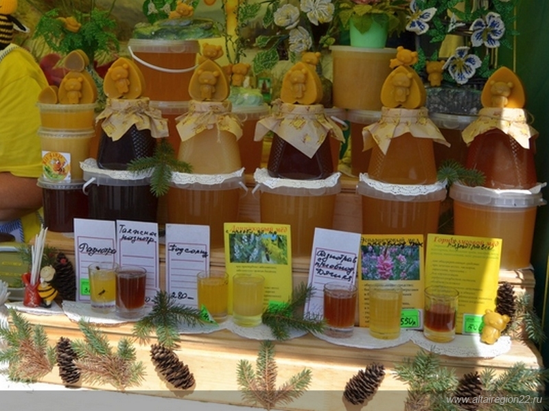 Гости фестиваля «Медовый Спас на Алтае» выбрали лучший мед 