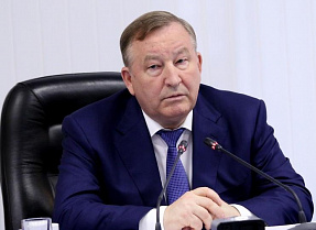 Барнаул и его жителей поздравил Сенатор Российской Федерации Александр Карлин