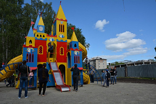 В Барнауле открыли новую детскую площадку