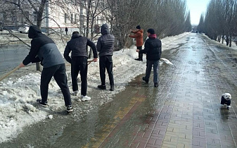 Барнаульские студенты первыми вышли на уборку общественных пространств города