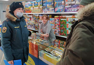 В Железнодорожном районе Барнаула проверили соблюдение правил продажи пиротехники