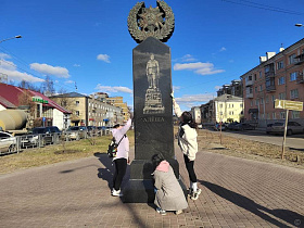 Санитарные акции по уборке памятников и исторических мест прошли в районах Барнаула