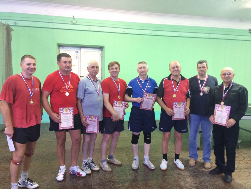 Ветераны спорта из городов и районов края встретились на первенстве по настольному теннису в Барнауле