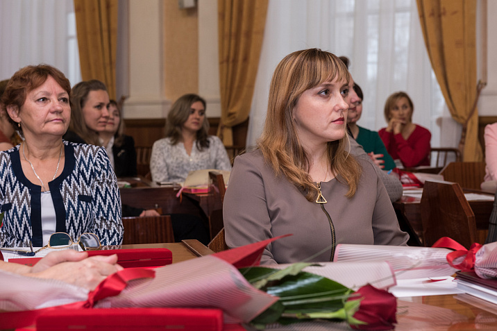 К 100-летию государственной архивной службы России в администрации Барнаула поздравили работников сферы