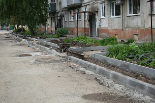 В Барнауле продолжается благоустройство дворов по нацпроекту «Жилье и городская среда»