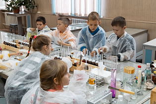 На осенних каникулах Алтайский аграрный университет вновь запустил проект «Занимательная химия» для школьников