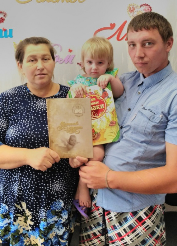 В отделе ЗАГС по Октябрьскому району Барнаула зарегистрировали рождение 700-го малыша