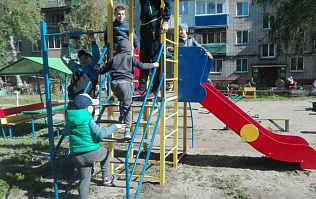 Обновленную детскую площадку открыли в микрорайоне «ВРЗ» 