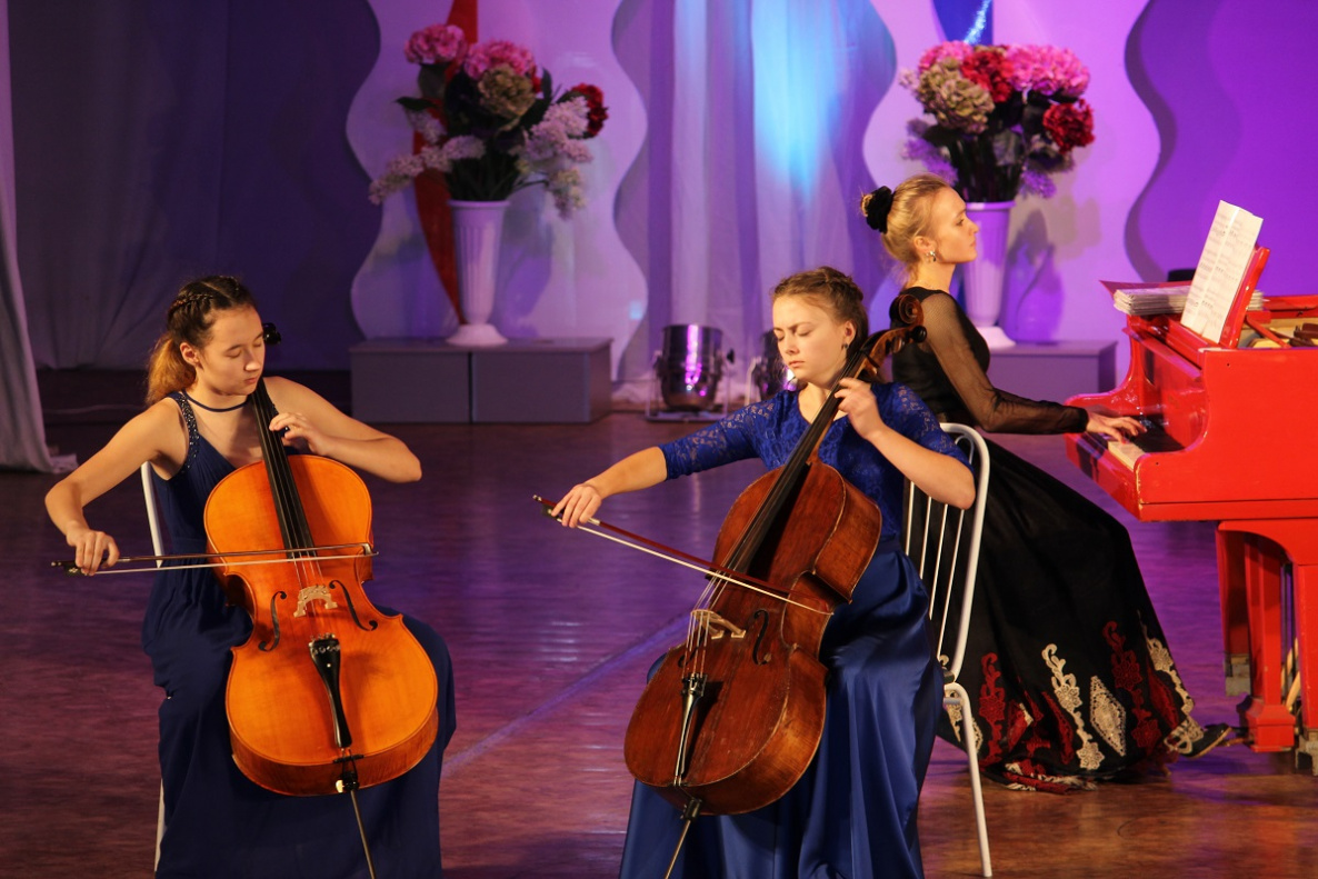 Юные барнаульские виолончелистки привезли диплом II степени с международного конкурса «Роза ветров»