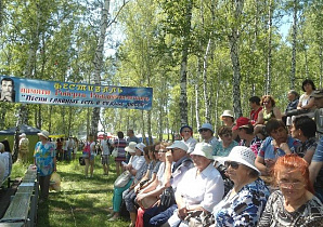Барнаульские ветераны побывали на фестивале Роберта Рождественского в Косихе