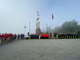В Барнауле прошла торжественная церемония поднятия Государственного флага России