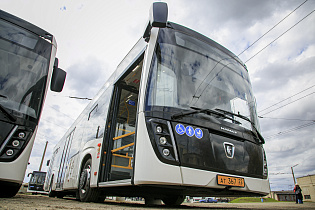 Сегодня новые низкопольные автобусы большой вместимости вышли на работу по маршруту №1