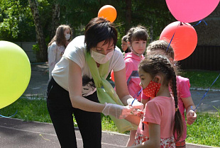 Совет женщин подарил праздник воспитанникам Барнаульского центра помощи детям, оставшимся без попечения родителей, №3