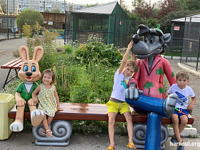 В Барнауле детей из многодетных и малообеспеченных семей пригласили в зоопарк