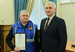 Лучших народных дружинников Барнаула наградили в Правительстве Алтайского края