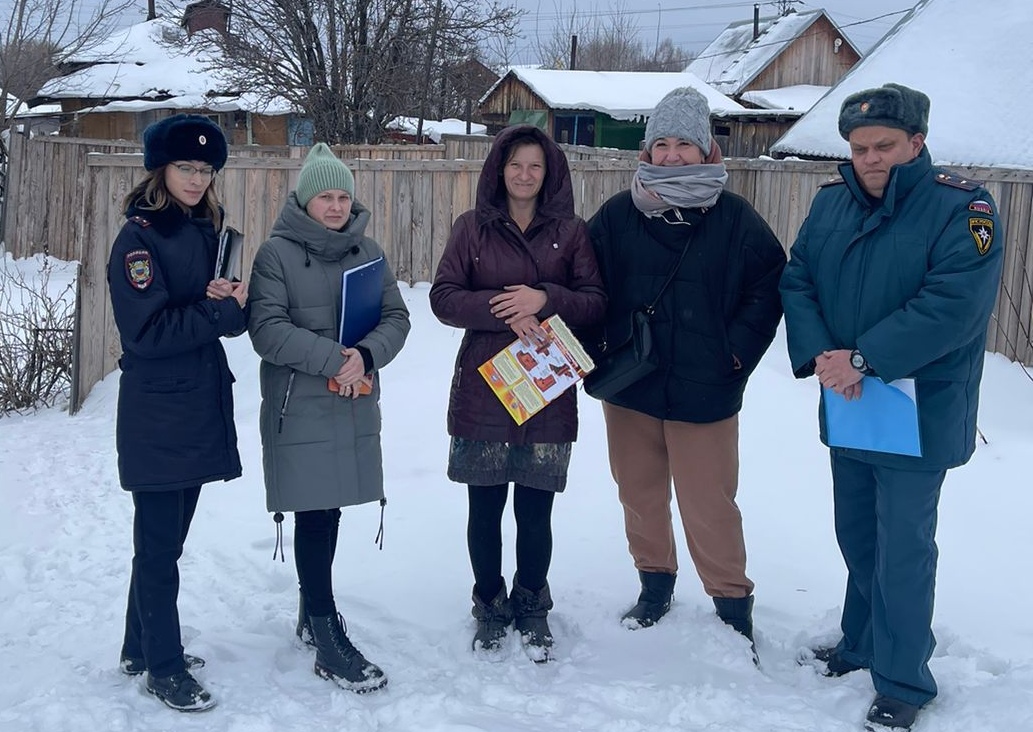 Комиссия по делам несовершеннолетних и защите их прав провела межведомственные рейды по проверке семей, находящихся в социально опасном положении