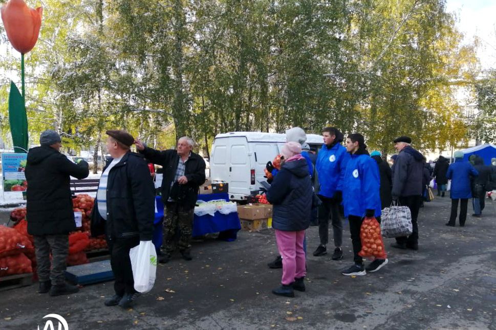 На очередной ярмарке выходного дня в Октябрьском районе работало 37 точек с продукцией Алтайских производителей