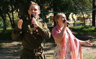 Парад Победы пришел 9 мая во дворы каждого микрорайона Барнаула, где живут ветераны