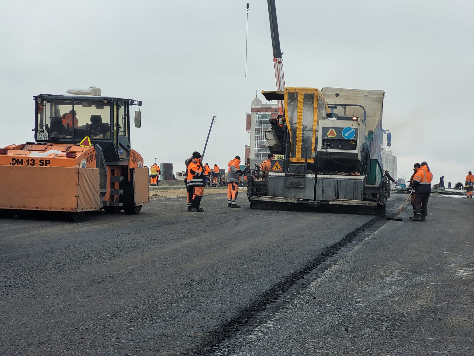 На путепроводе по проспекту Ленина ведутся дорожные работы