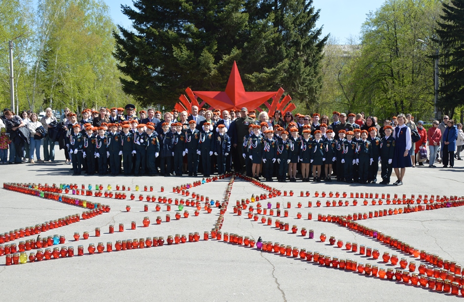 «Свеча памяти»: в сквере имени Германа Титова состоялся митинг в преддверии Дня Победы 