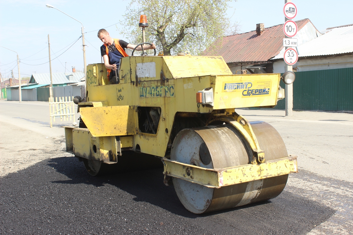 Дорожная служба продолжает текущий ремонт дорог в Барнауле