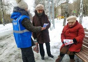 Народные дружинники Ленинского отряда информируют жителей, как не попасться на уловки мошенников