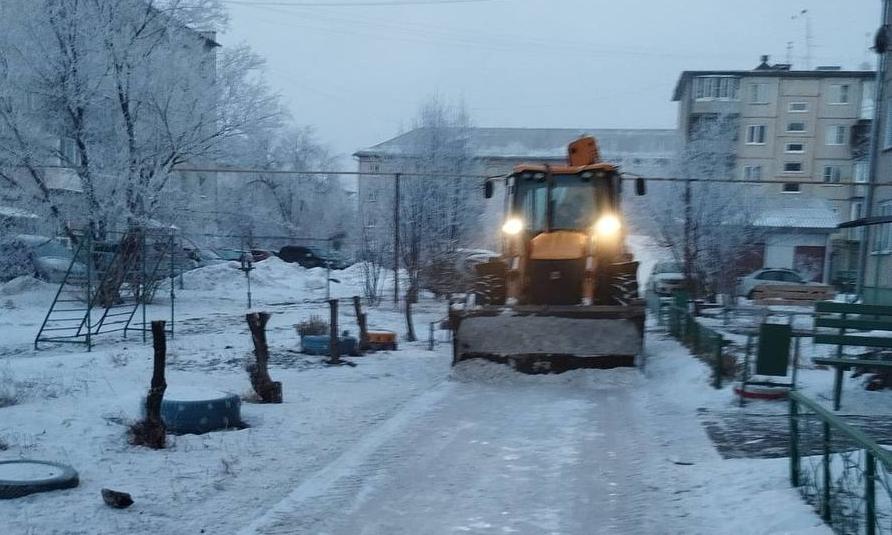 В Центральном районе Барнаула коммунальные службы продолжают работу по очистке снега