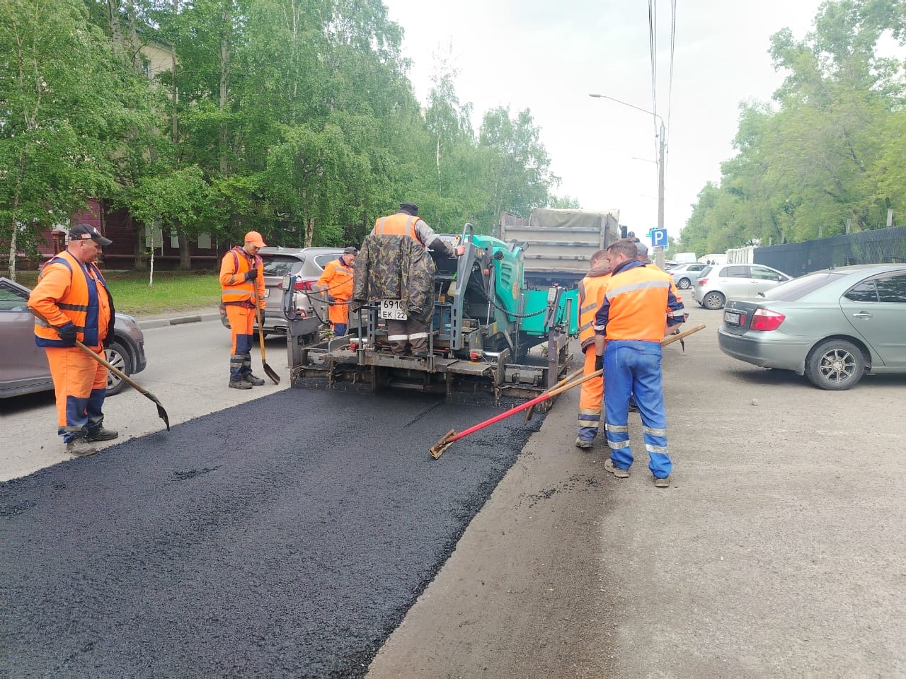 МБУ «Автодорстрой» продолжает восстанавливать локальные участки дорог, ремонтировать колодцы