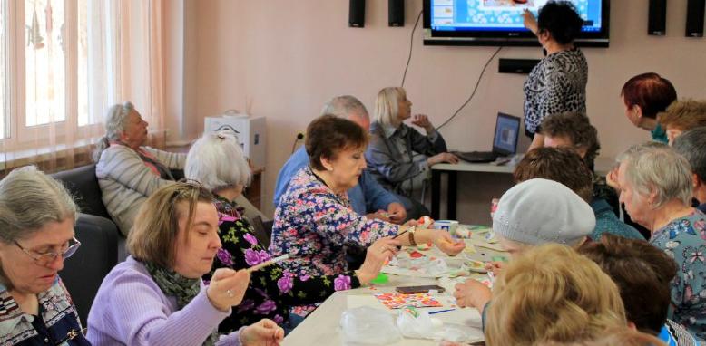 Пасхальный мастер-класс провели в комплексном центре социального обслуживания населения Барнаула по Железнодорожному району