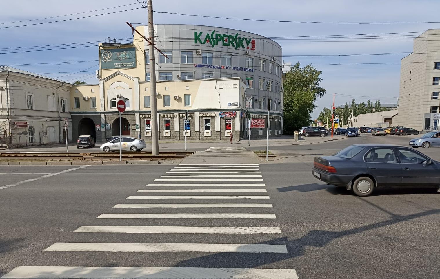 Разметку на сорока дорожных участках уже обновили в Барнауле за сезон
