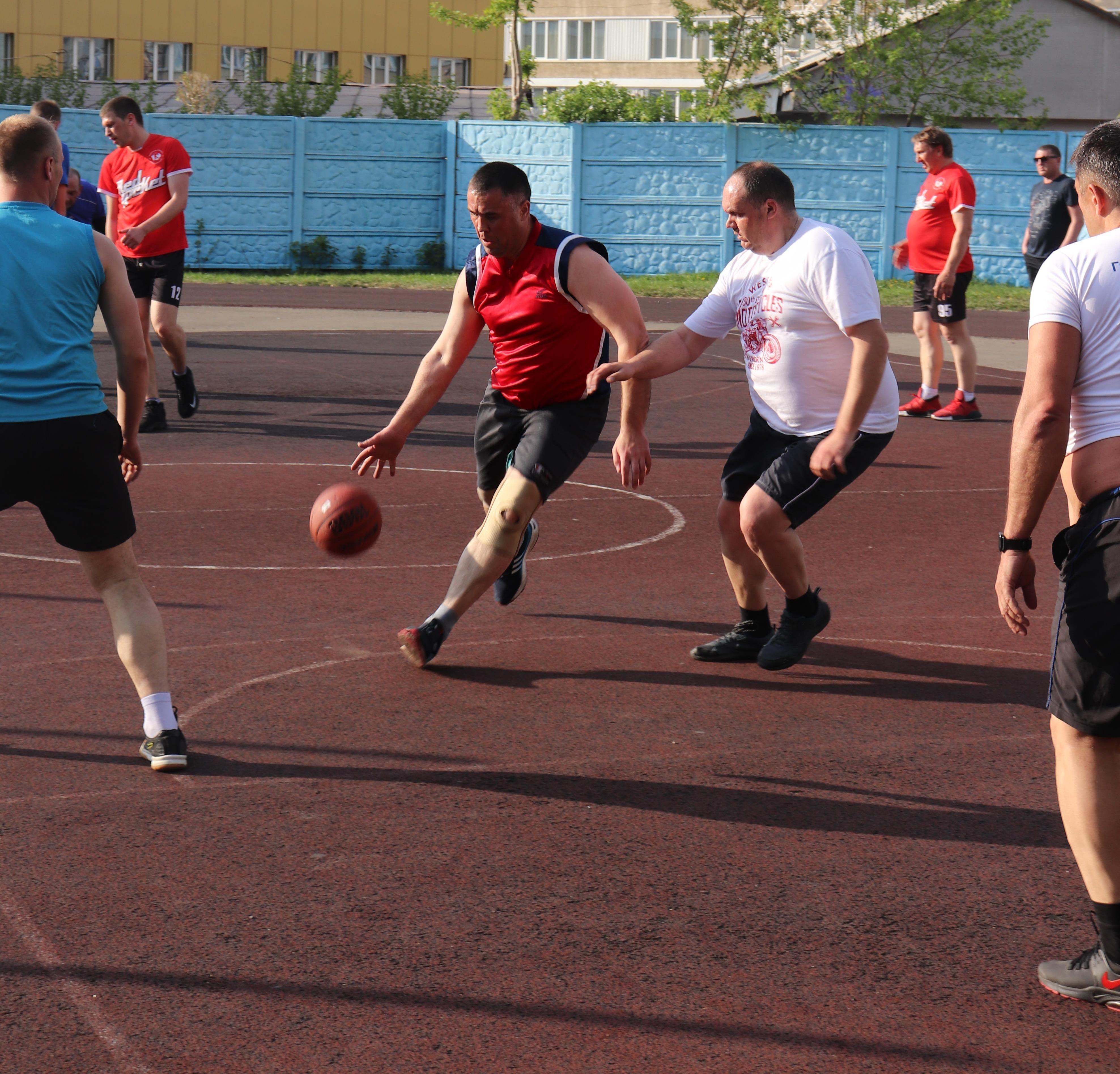 Коллективы физической культуры предприятий и организаций приняли участие в соревнованиях по баскетболу в рамках спартакиады