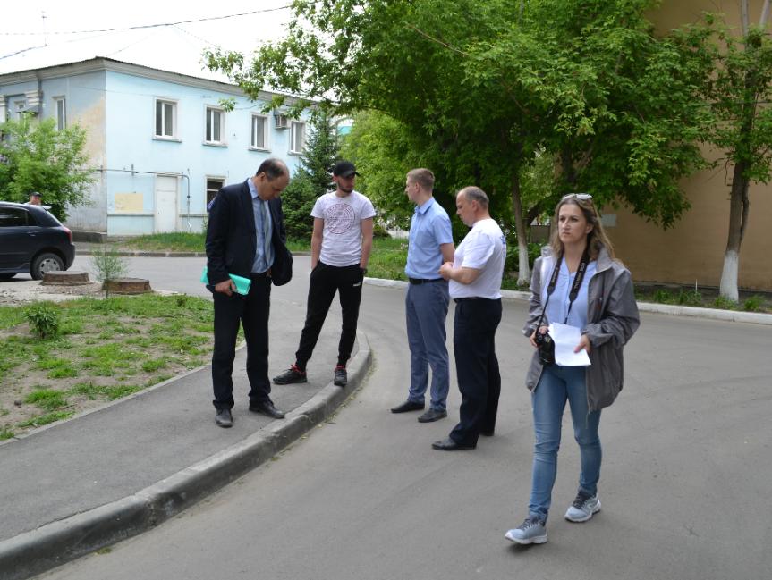 В Барнауле продолжают проверять состояние дворов, отремонтированных по проекту «Формирование комфортной городской среды» в 2018 году
