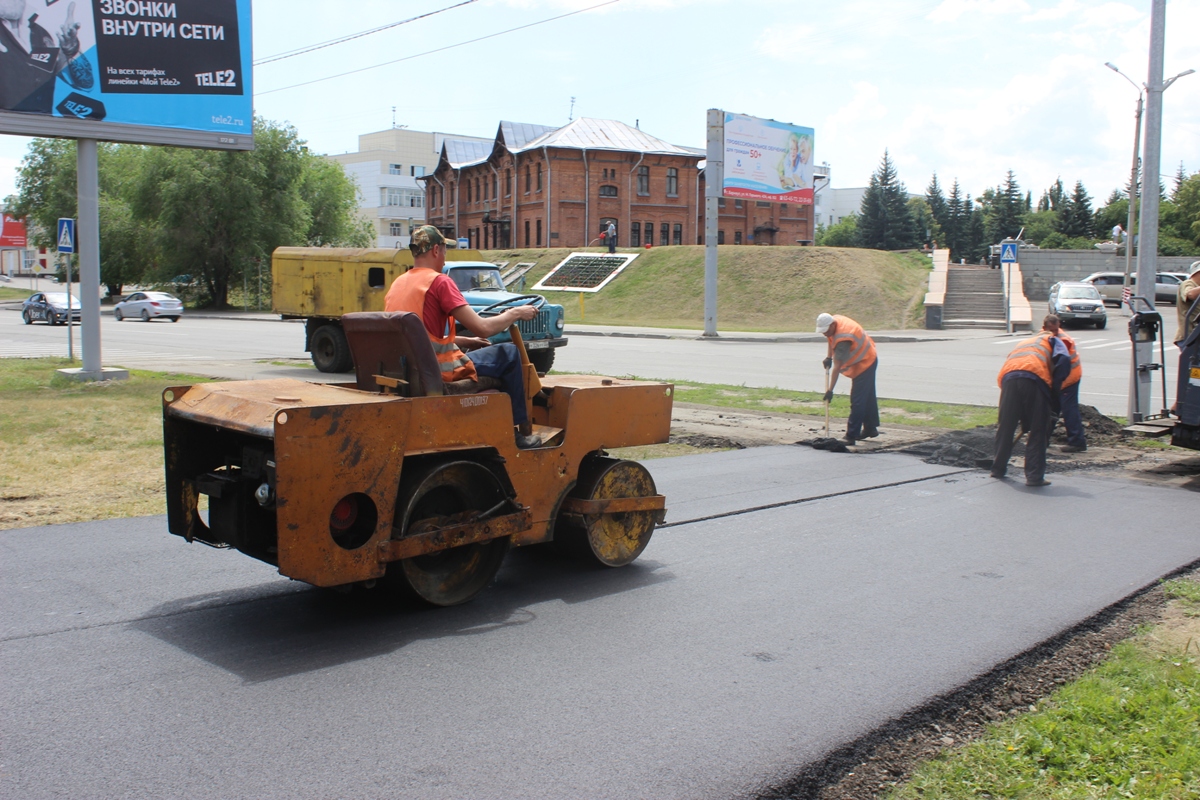 В Барнауле приступили к текущему ремонту тротуаров