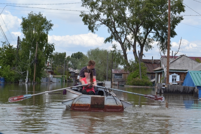 Что с водой в барнауле. Бобровский Затон Барнаул. Наводнение Затон 2014. Подтопление Барнаула. Затон затоплен.