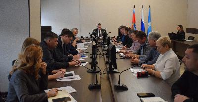 В администрации Индустриального района обсудили работу коммунальных служб в выходные и праздничные дни