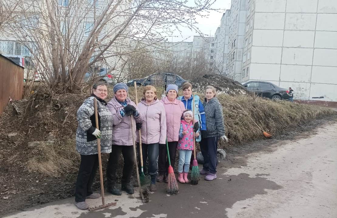 В акциях в рамках месячника санитарной очистки в Ленинском районе участвуют студенты, школьники, жители