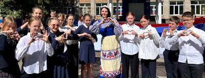 В Ленинском районе в рамках проекта «Лето в городе моем» проходят праздничные мероприятия, посвященные Дню России