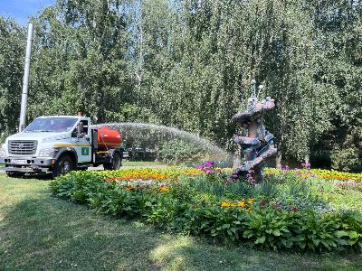 В Индустриальном районе Барнаула организован полив клумб