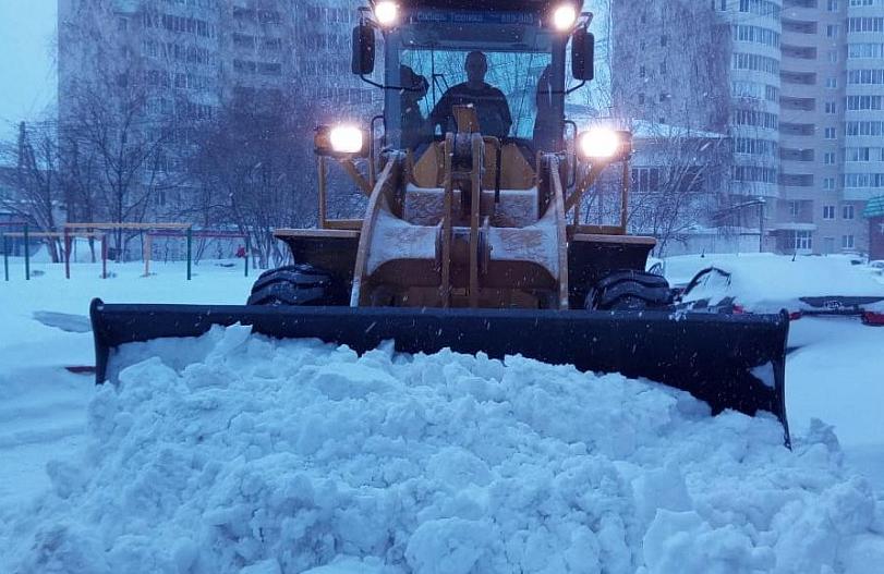 В ночь на 16 марта на дорогах Барнаула будут работать 98 единиц снегоуборочной техники