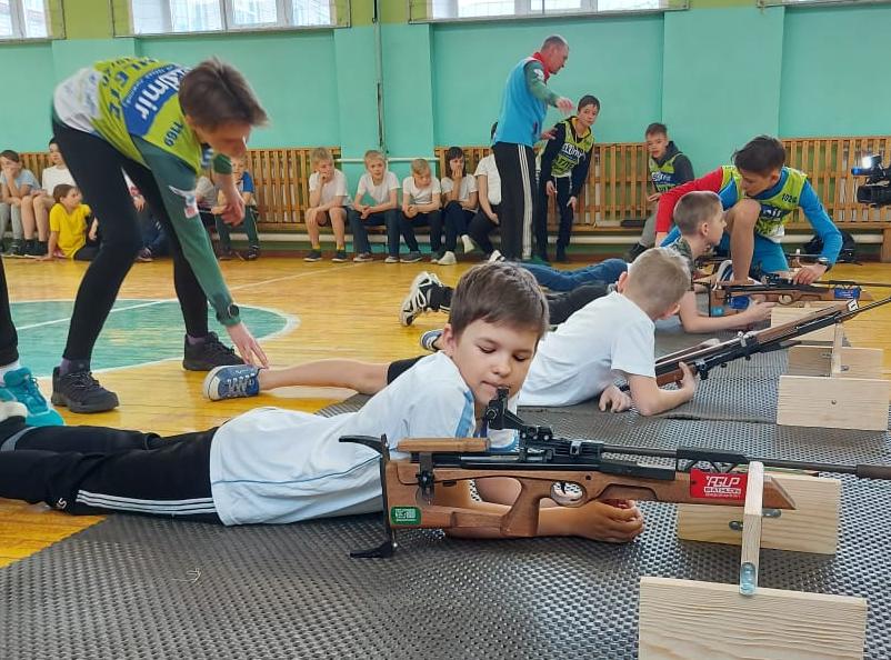 Барнаульская школа №24 получила новое оборудование для занятий биатлоном