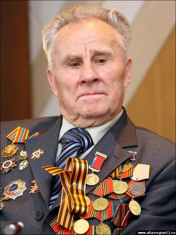 Глава администрации Железнодорожного района поздравил с 95-летием Алексея Руденко