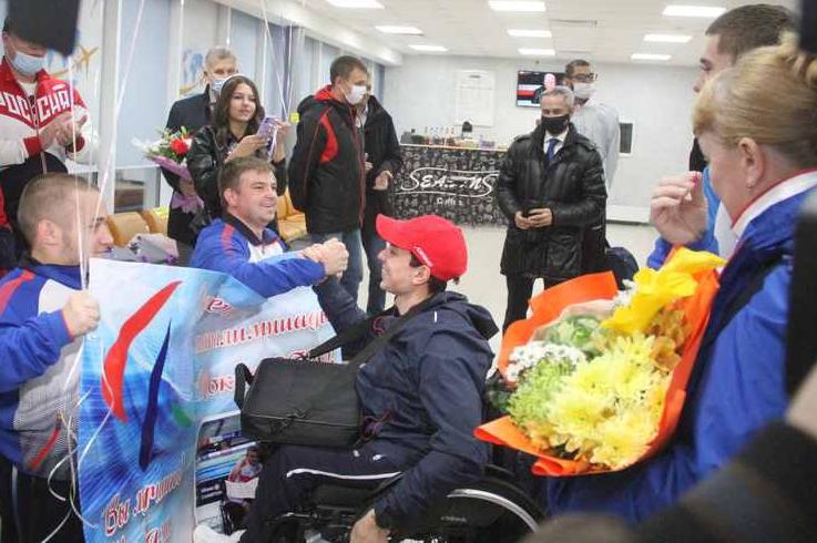 В Барнауле торжественно встретили победителей и призёров Паралимпиады в Токио