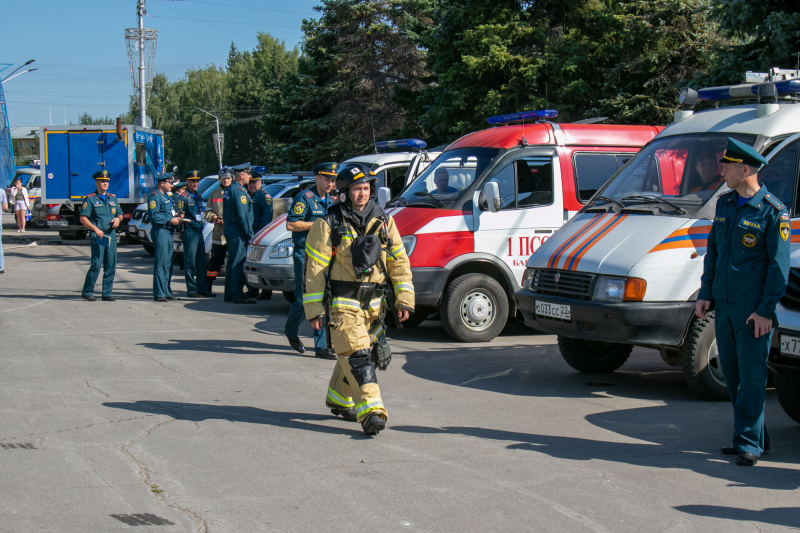 Пожарно-тактические учения прошли в Барнауле