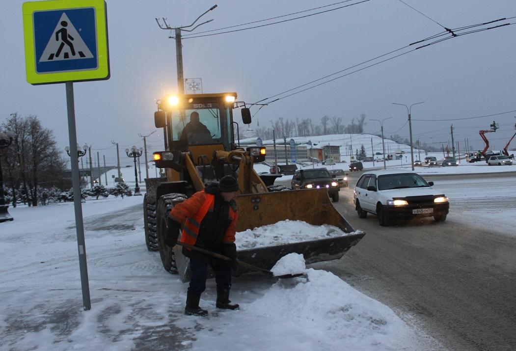 В ночь на 2 марта на дорогах будут работать 188 единиц снегоуборочной техники