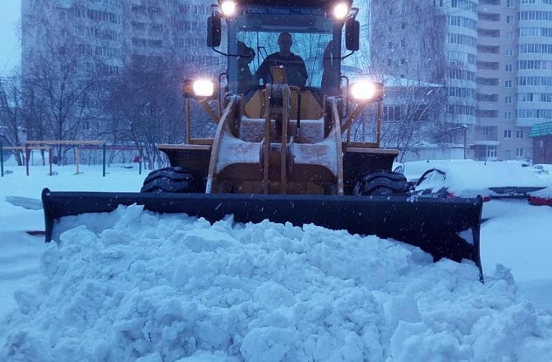 В ночь на 10 марта на дорогах Барнаула будут работать 96 единиц снегоуборочной техники