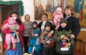 ТОС микрорайона «Балтийский» вручены подарки многодетным семьям
