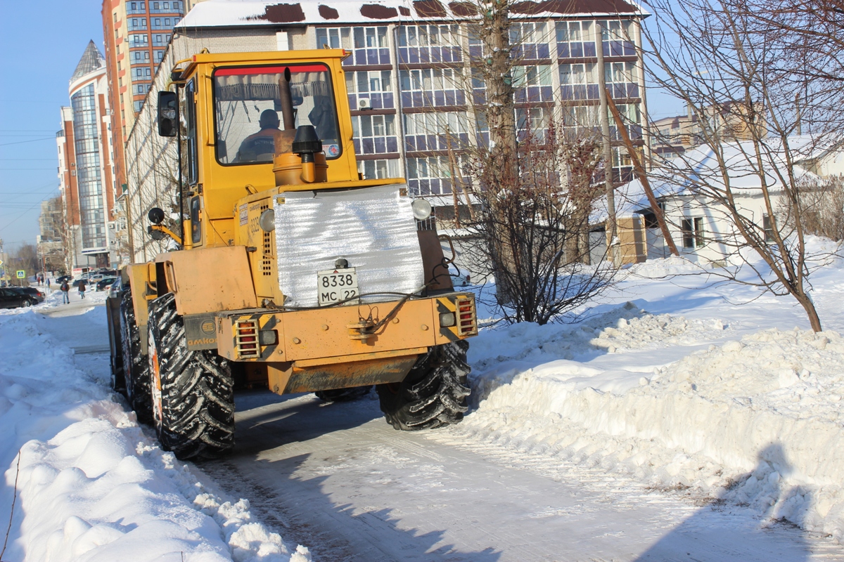 В Барнауле с 3 по 9 января будет очищено от снега и наледи более 220 дорожных объектов