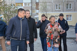 Депутаты и жители Барнаула контролируют ремонт дворов по нацпроекту «Жилье и городская среда»