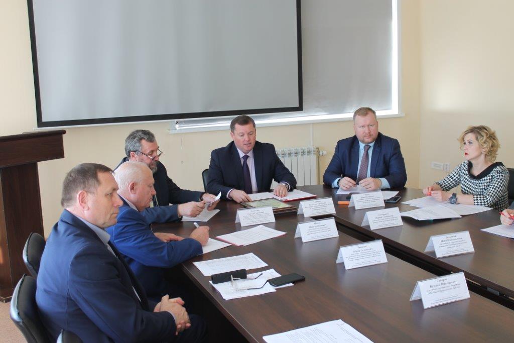 В администрации города Барнаула прошло заседание городской трехсторонней комиссии по регулированию социально-трудовых отношений